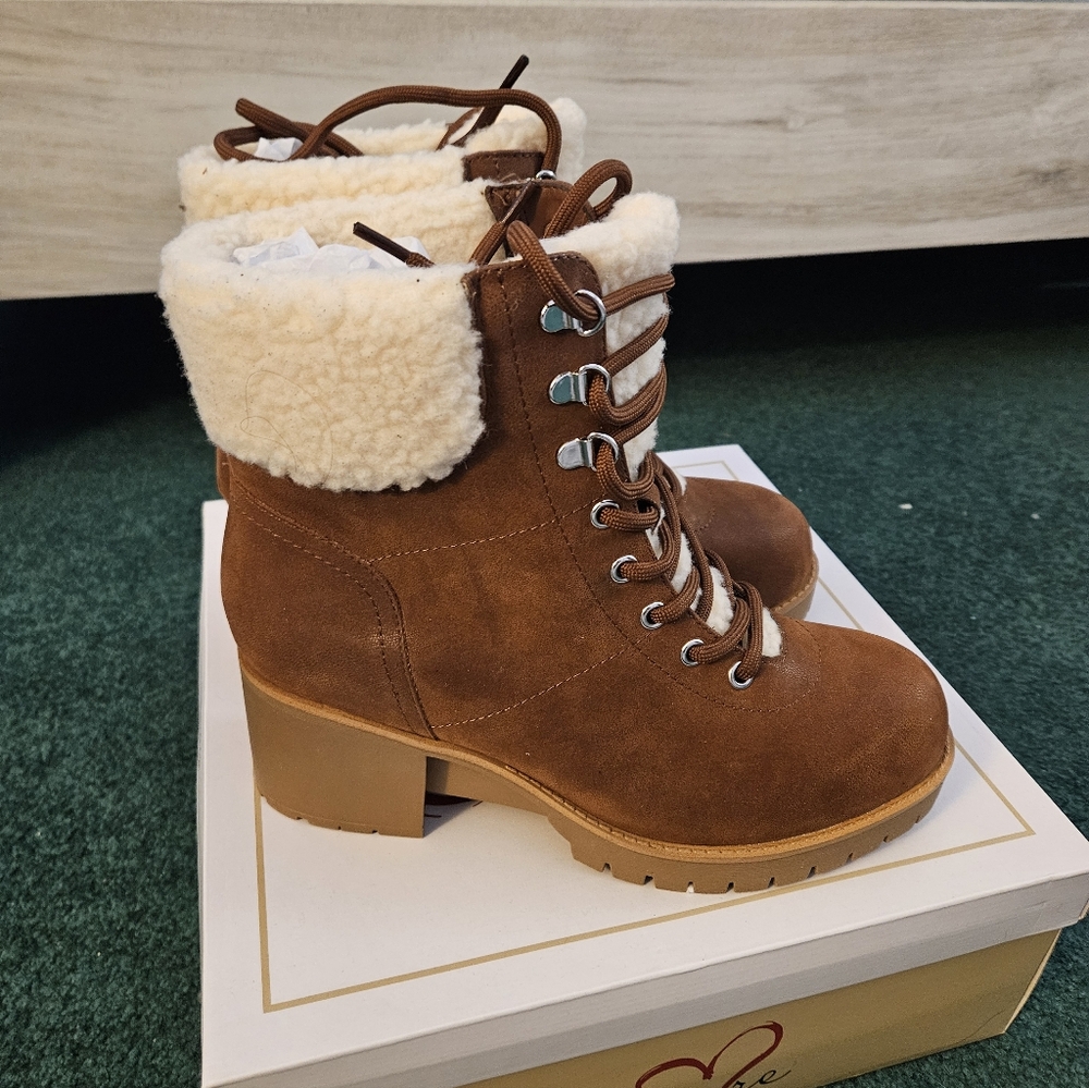 NWT Amore Women's Brown Shearling Lace-Up Boots 8.5 Wide